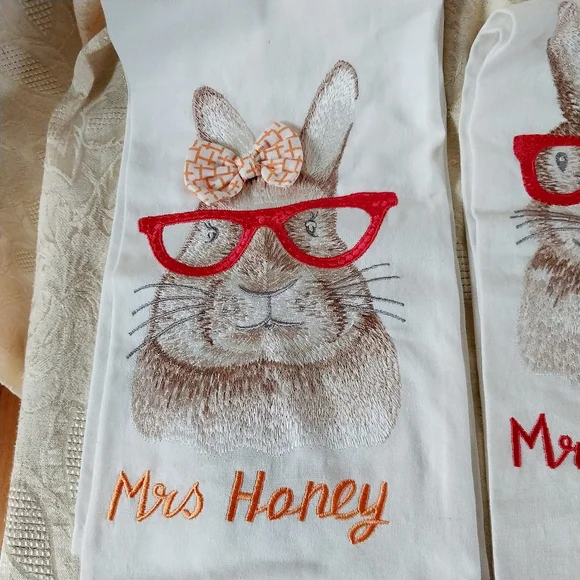 Tabitha Webb Set of 2 Embroidered Bunny Tea Towels Mr Bunny Mrs Honey - Picture 3 of 10